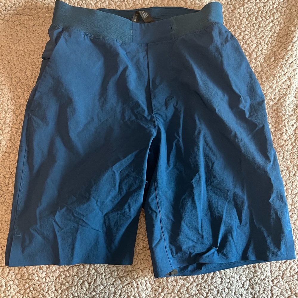 Lululemon men’s shorts size small